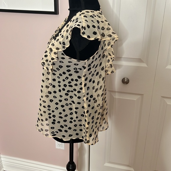 BCBG Génération Animal 🦓 🐆 Print shirt with delicate Flutter cap sleeves. XXS - Picture 2 of 5